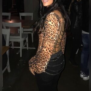 Leopard print backless shirt